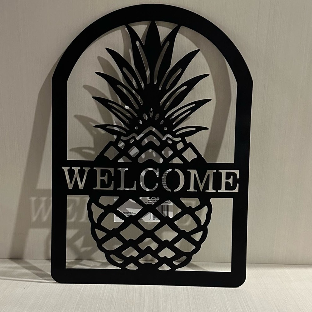 Black Pineapple Welcome Wall Art
